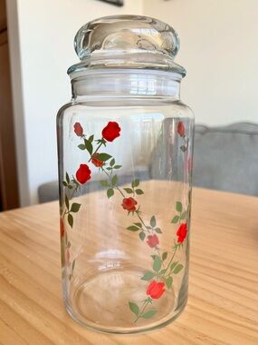 Vintage Anchor Hocking Jar- “Climbing Red Roses” 8-3/4" tall x 4" wide
